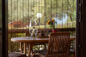 Dining - Holiday Home "Casa di Maya" with Shared Pool and Wi-Fi (Badesi)