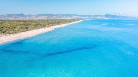 Beach nearby. Holiday Home "Casa di Maya" with Shared Pool and Wi-Fi