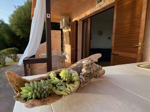 Outdoor dining - Holiday Home "Casa OriMar 419" with Shared Pool and Wi-Fi (Badesi)