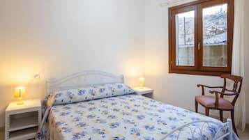 2 habitaciones, escritorio, tabla de planchar con plancha y wifi gratis