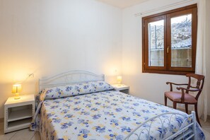 2 bedrooms, desk, iron/ironing board, free WiFi - Holiday Home "Casa OriMar 419" with Shared Pool and Wi-Fi (Badesi)