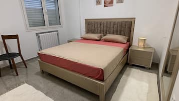 2 bedrooms, desk, iron/ironing board, WiFi