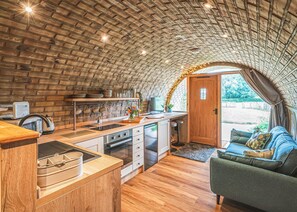 Private kitchen - Hive and Spruce Burrow (Frome)