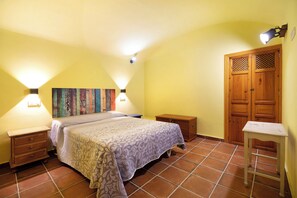 1 bedroom, iron/ironing board, bed sheets