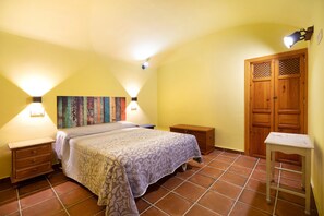 1 chambre, fer et planche à repasser, draps fournis