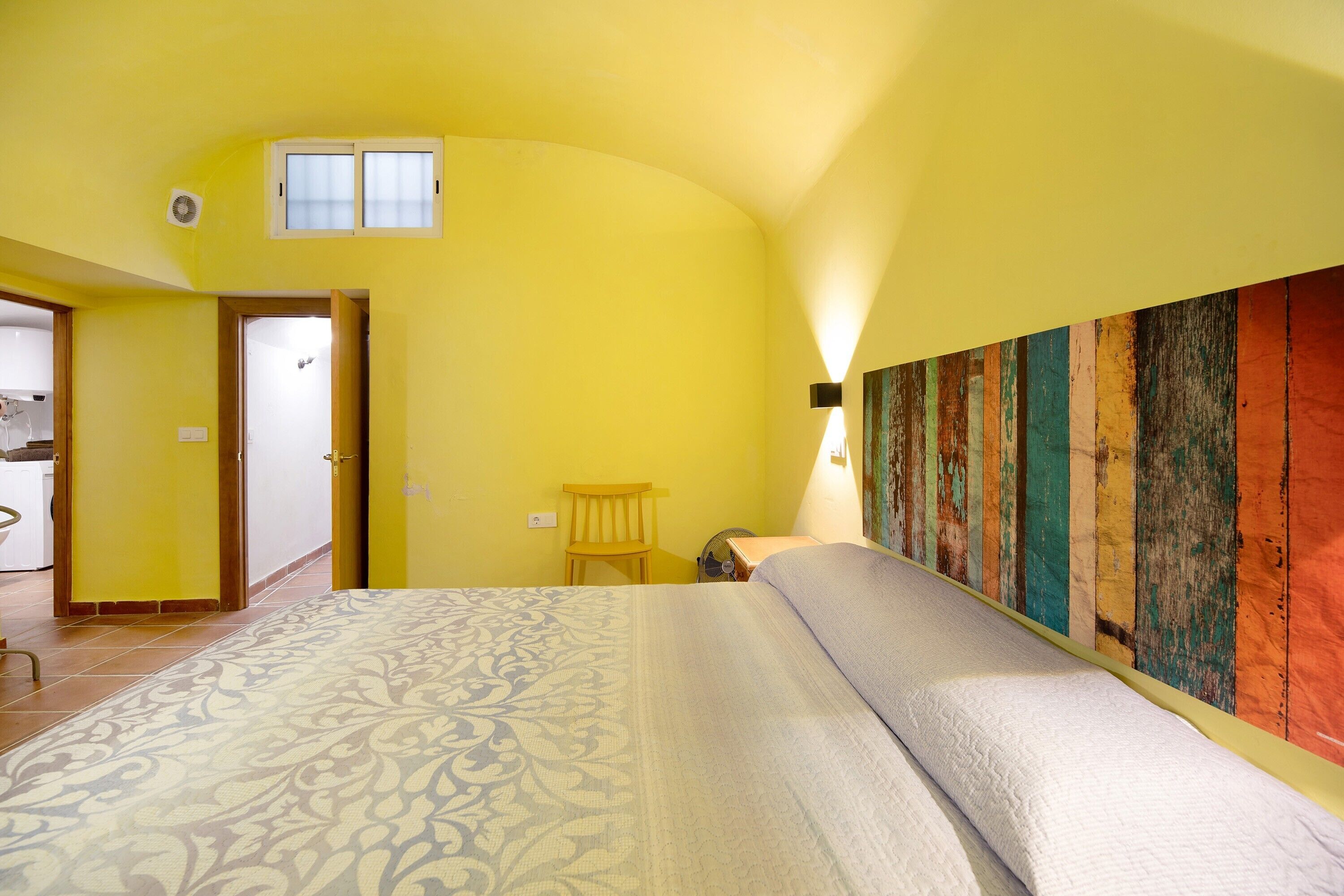 1 slaapkamer, een strijkplank/strijkijzer, beddengoed