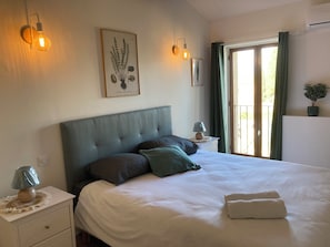 4 bedrooms, desk, iron/ironing board, travel cot - Maison Indépendante, Canal du Midi, Piscine (Homps)