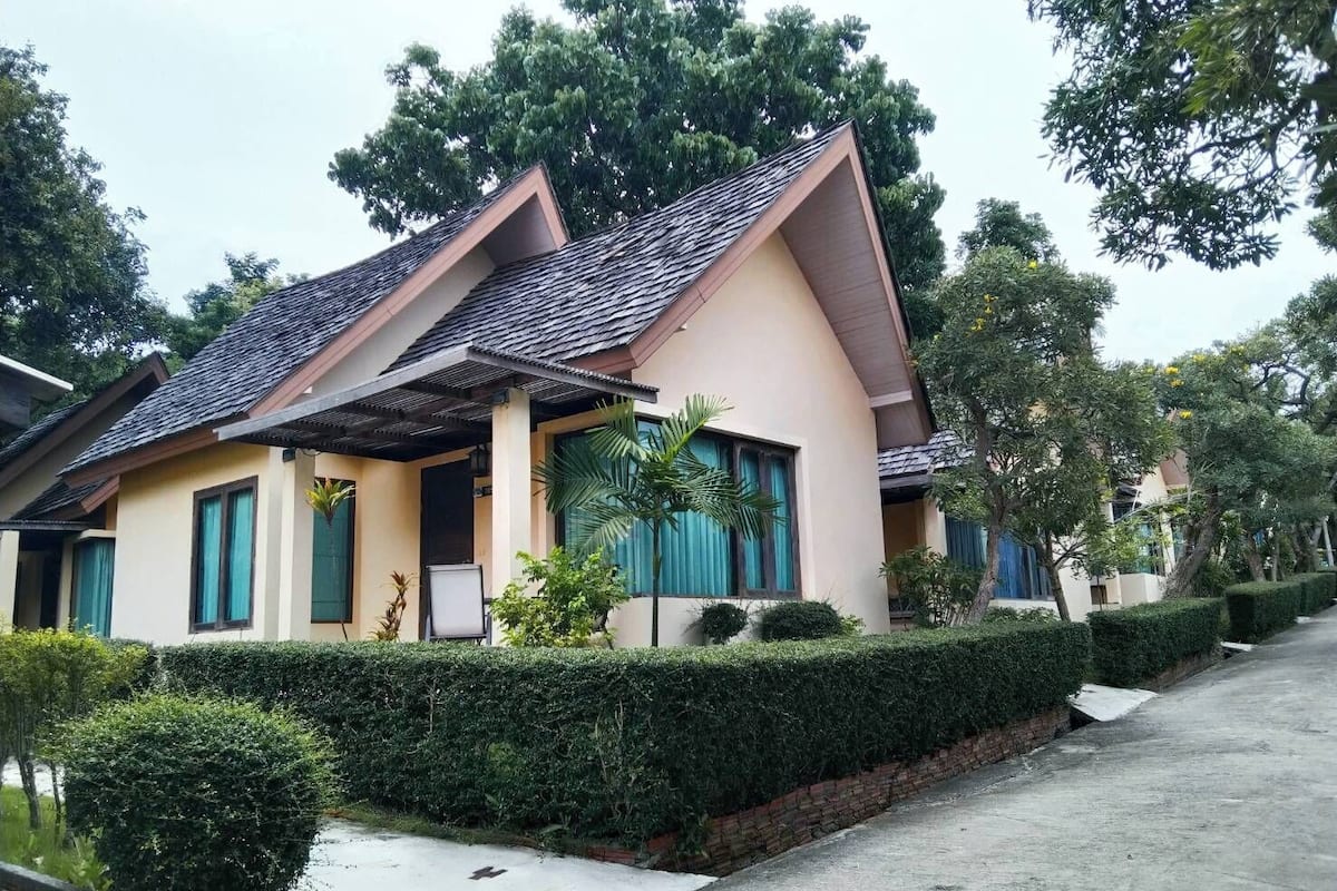 Grand Villa | 2 bedrooms, individually decorated, blackout drapes, free WiFi