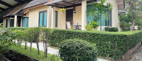 Grand Villa | Individually decorated, blackout drapes, free WiFi, bed sheets