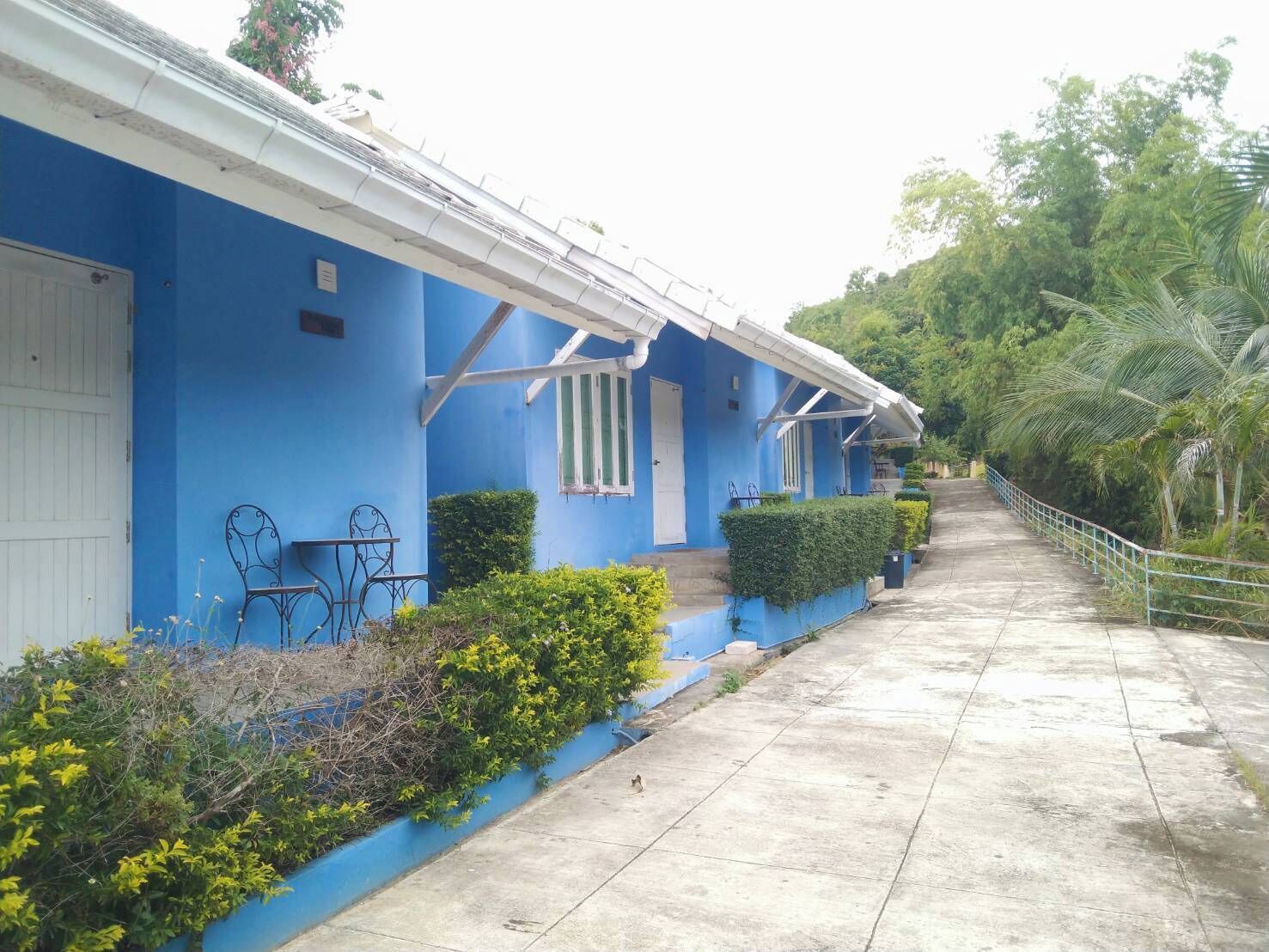 Bungalow básico | Decoración individual, cortinas opacas, wifi gratis y ropa de cama