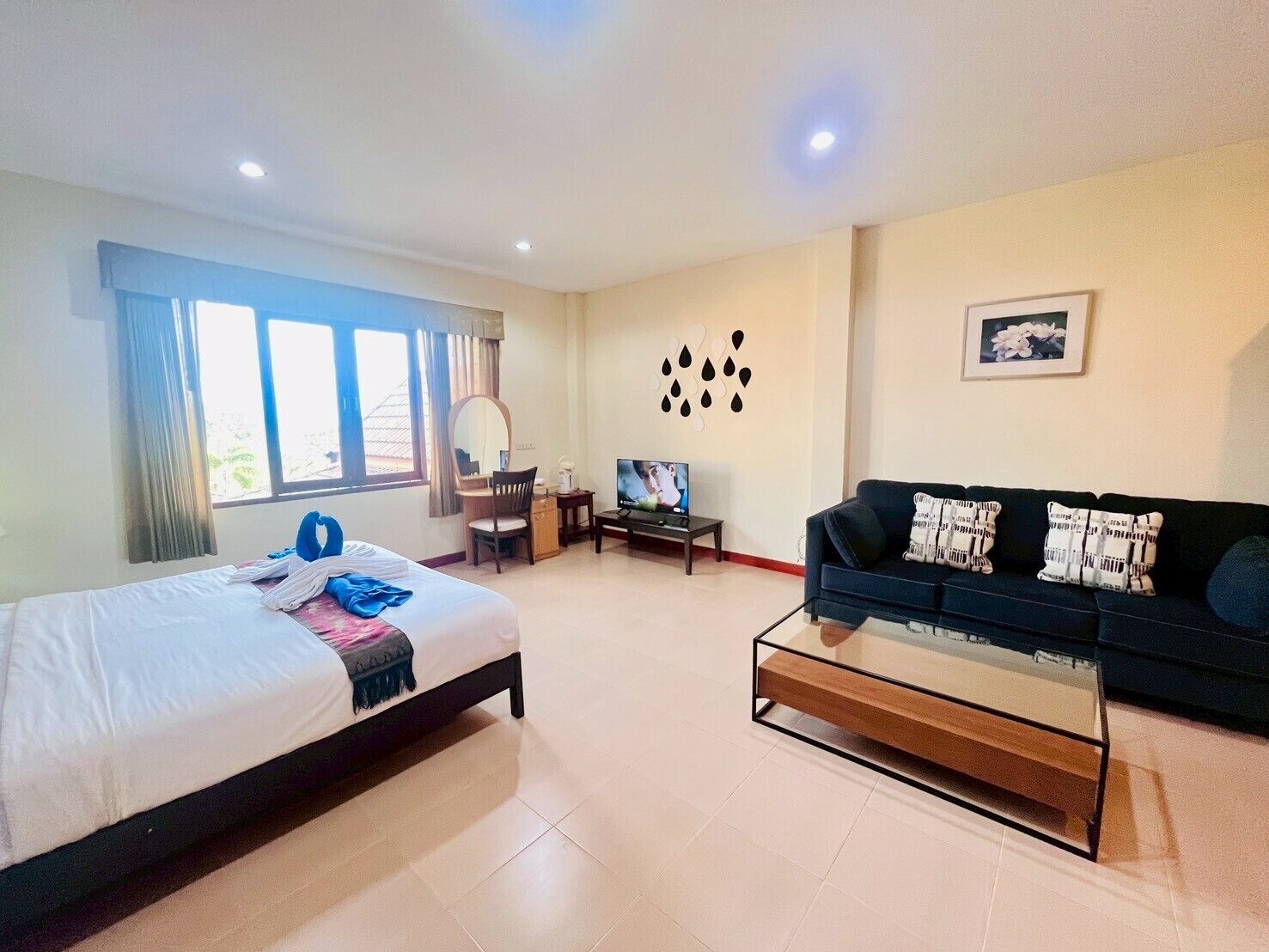 Individually decorated, blackout curtains, free WiFi, bed sheets