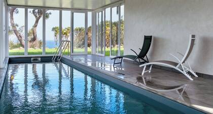 Apartment "Rocha do Mar 2" with Sea View, Shared Pool & Wi-Fi