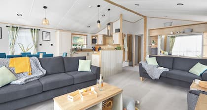 Spacious and luxury lodge with TV/Freeview.