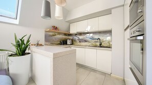 Apartment (15) | Eigene Küche | Kühlschrank, Mikrowelle, Herdplatte, Geschirrspüler