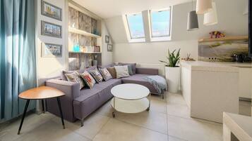 Apartment (15) | Living area | Flat-screen TV