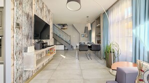 Apartment (15) | Wohnbereich | Flachbildfernseher