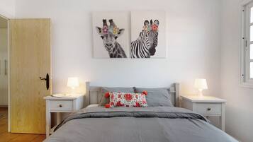 2 bedrooms, iron/ironing board, free WiFi, bed sheets