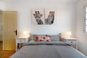 2 chambres, fer et planche à repasser, Wi-Fi gratuit, draps fournis