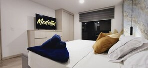 3 bedrooms, in-room safe, desk, iron/ironing board