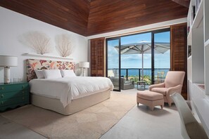 4 slaapkamers, een bureau, een strijkplank/strijkijzer, reisbedje