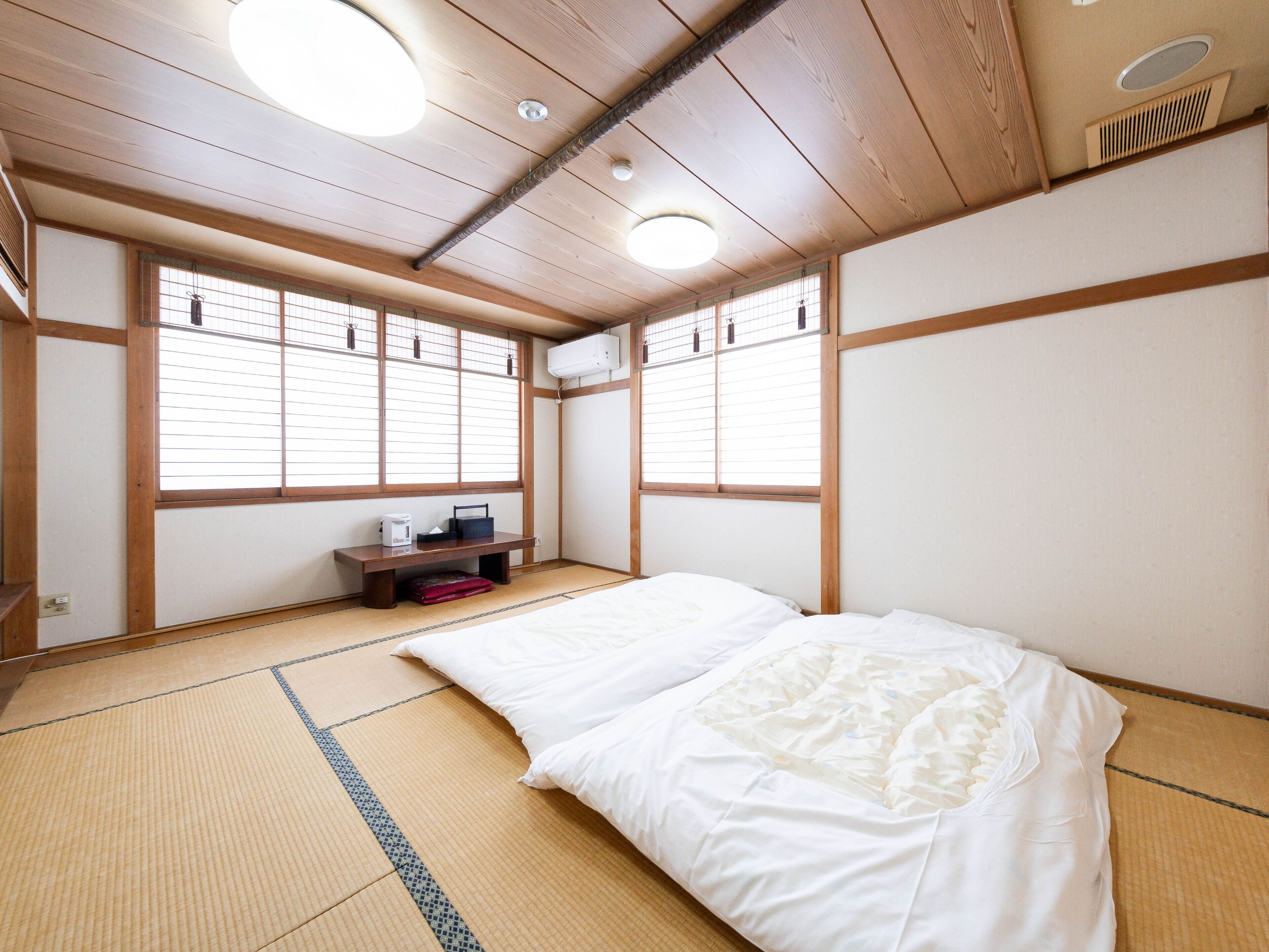 Down comforters, desk, free WiFi, bed sheets