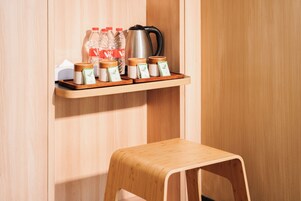 Cabana executiva, 2 camas Queen | Escrivaninha, espaço de trabalho para notebook, Wi-Fi de cortesia