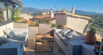 Charmante Maison de Village, Rénovée, vue Splendide Depuis la Terrasse de Toit