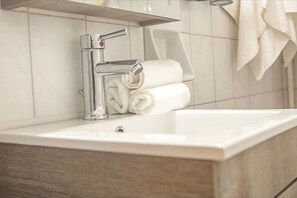 아파트, 침실 1개, 흡연, 발코니 | 욕실