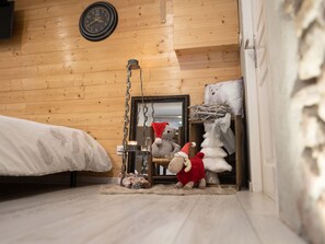 Iron/ironing board, free WiFi, bed sheets - Charming F2 in Alsace Vineyard, Cozy Comfort, Outdoor Space, Near Colmar & Mulhouse (Bergholtz)
