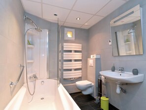 Towels - Charming F2 in Alsace Vineyard, Cozy Comfort, Outdoor Space, Near Colmar & Mulhouse (Bergholtz)