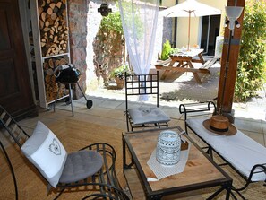Outdoor dining - Charming F2 in Alsace Vineyard, Cozy Comfort, Outdoor Space, Near Colmar & Mulhouse (Bergholtz)