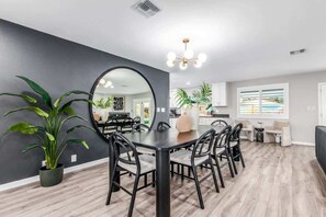 Dining - Resort Oasis| Pool + Pickle & Basketball |Putt Grn (Scottsdale)