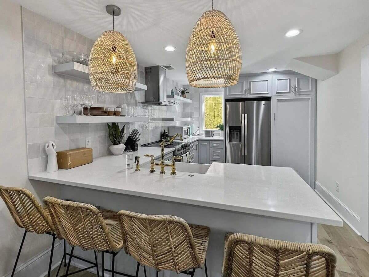 冷蔵庫、電子レンジ、オーブン、コンロ