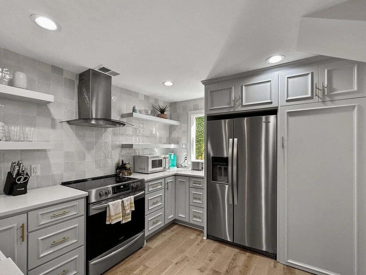 冰箱、微波炉、烤箱、炉灶