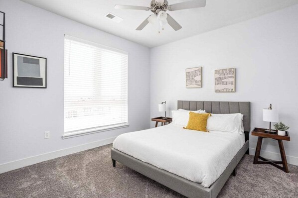 2 chambres, fer et planche à repasser, Wi-Fi, draps fournis