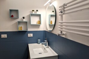 淋浴设施、坐浴桶、毛巾