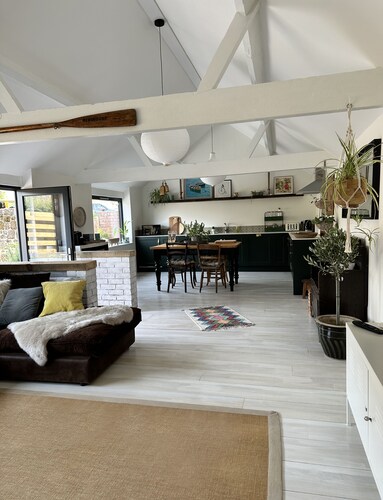 The Wimberry - A Eclectic 1880 Converted Barn on The Isle of Wight