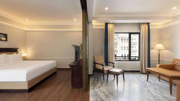 Luxury-Suite (Skyline View) | 1 Schlafzimmer, hochwertige Bettwaren, Daunenbettdecken, Minibar