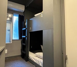 1 quarto, Wi-Fi de cortesia, roupa de cama