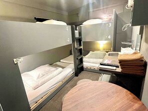 1 bedroom, free WiFi, bed sheets - Quadruple room 2 bunk beds / Toshima-ku Tokyo (Toshima-ku)
