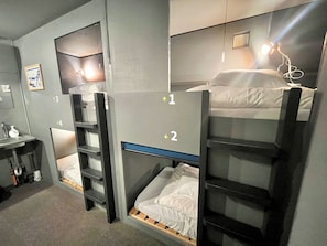 1 bedroom, free WiFi, bed sheets - Quadruple room 2 bunk beds / Toshima-ku Tokyo (Toshima-ku)