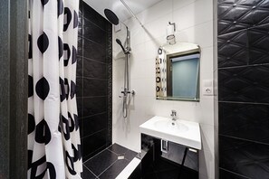 Bathroom - laconic apartments in Minsk (Minsk)