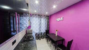 City Apartment | Private kitchen | Fridge, microwave, oven, stovetop