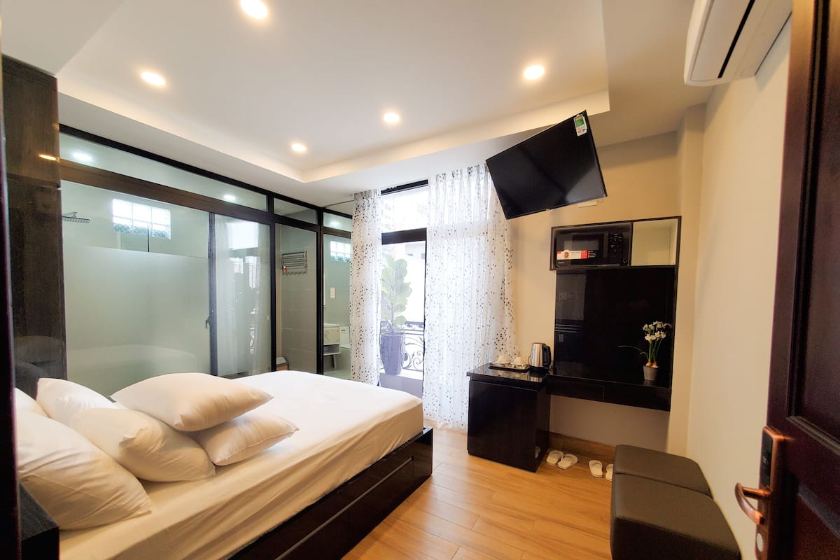 Superior Studio | 1 bedroom, minibar, desk, laptop workspace