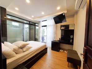 Superior Studio | Minibar, desk, laptop workspace, iron/ironing board
