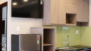Deluxe Studio | Minibar, desk, laptop workspace, iron/ironing board (on request) - Mother's Home (Ho Chi Minh City)