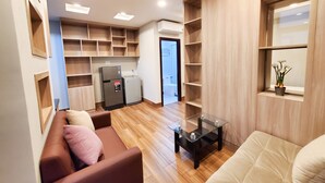Executive Apartment | Minibar, desk, laptop workspace, iron/ironing board (on request) - Mother's Home (Ho Chi Minh City)