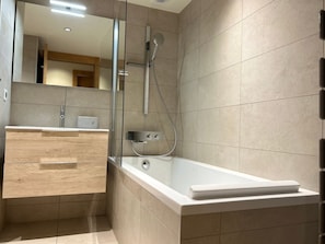 Bathroom - Luxury Apartment with Terrace in the Heart of Les Gets (Les Gets)