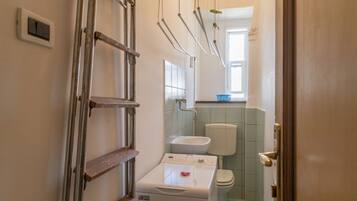 Dusche, Haartrockner, Bidet, Handtücher