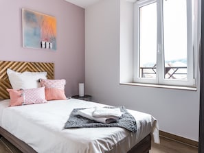 3 bedrooms, free WiFi, bed sheets